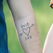 Afbeelding in Gallery-weergave laden, Plaktattoo &#39;Best dad&#39;
